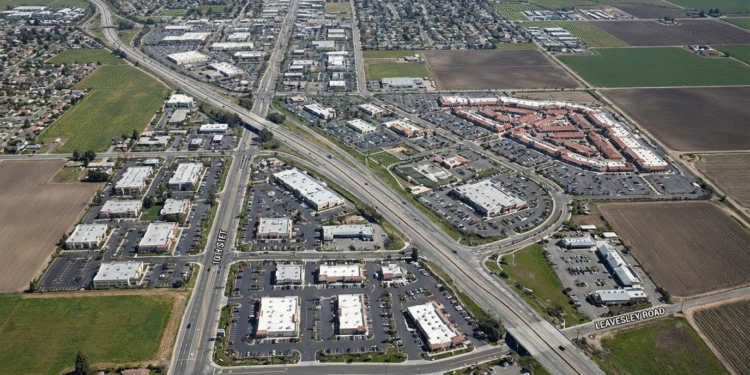 firefly gemini flash a clean aerial view of gilroy, california showing commercial corridors and roadways, 896600