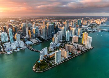 miami skyline florida 717173477 634a7f9c2192419eb1234e109a27c8fc