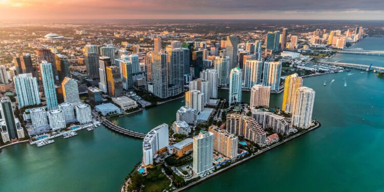 California Real Estate Industry Pressures Zillow to Remove Extreme Weather Risk Data from Home Listings miami skyline florida 717173477 634a7f9c2192419eb1234e109a27c8fc